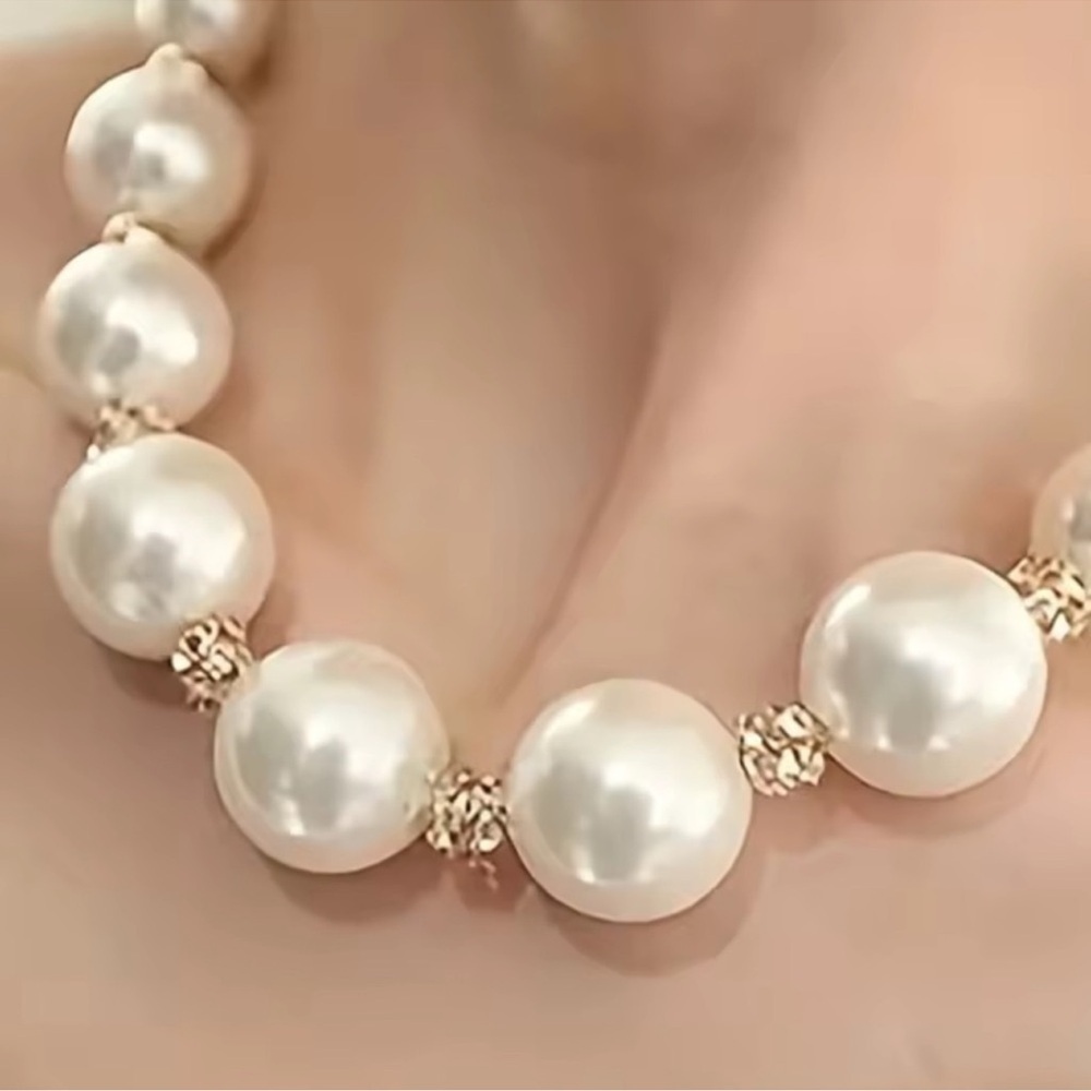 Elegance Pearl Gold Ivory Necklace - Picture 3 of 4